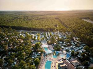 Un toit sur le bassin vue Foret
