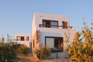 ROOTS Nature Living Milos