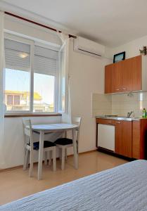 Cozy Studio with Balcony & Free Parking