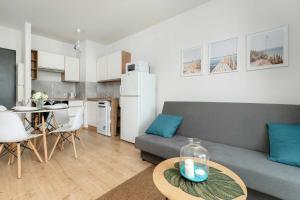 Baltic Breeze Apartment in Gdynia with Parking & Access to the Outdoor Gym by Noclegi Renters