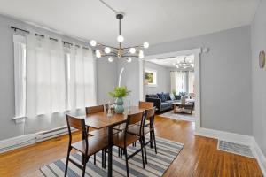 Newly Renovated 2BR by SU, Zoo, Destiny & Downtown