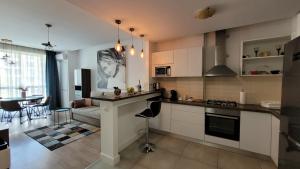 Adams Apartment Onix Blue