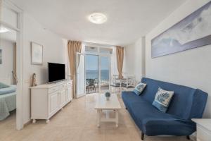 Amazing view over the ocean Y