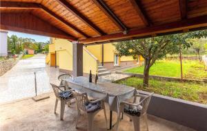 Awesome Apartment In Cernik With Wifi