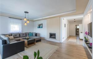 Amazing Home In Galizana With Wifi 