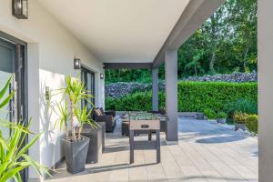 Villa Nature Embrace