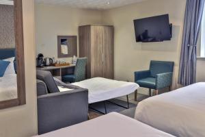 Standard Family Room with 1 Double and 1 Twin Bed and Sofa Bed - Non-Smoking room in Best Western Bolholt Country Park Hotel