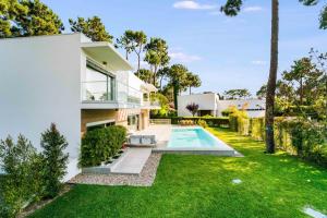 Luxury 4BR Villa w Pool & Cinema Golf | By Airnest