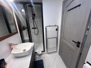 Elegant seaside stay - Vitolu street apartment