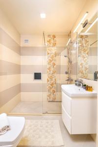 Spacious 2BR Apt Kremena 10 minutes walk to Center