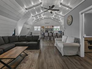 The Barn at Sharp Run-Modern Barn in the heart of Amish Country