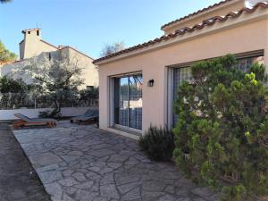 Grande villa, à deux pas de la plage, pinède et du grand Village de Noël