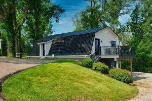 The Barn at Sharp Run-Modern Barn in the heart of Amish Country