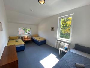 Dänischenhagen, Dorfstraße