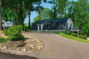 The Barn at Sharp Run-Modern Barn in the heart of Amish Country