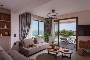Rodakino Mare,Beachfront & Cretan Meals by etouri