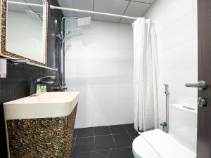 Stylish 1-Bedroom-Sleeps 4- Apartment -Bayz by Danube, Business Bay-29