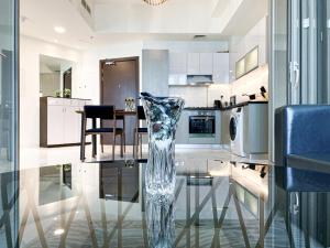 Stylish 1-Bedroom-Sleeps 4- Apartment -Bayz by Danube, Business Bay-29