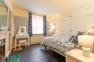 Historic King’s Lynn Gem with Walled Garden