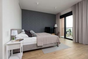 Towarowa Towers LUX Apartments with Parking & AC by Renters Prestige