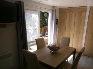 Campings Mobilhome 3 chambres tout confort, proche de la plage : photos des chambres