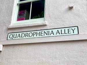 Retro Waves Retreat – A Stylish and Vibrant Getaway in Central Brighton