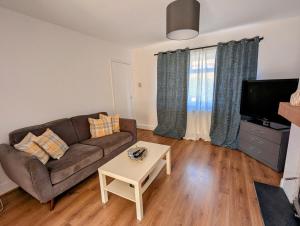 3 bed home with parking