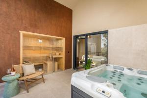 Villa Mol by Villsy - with private pool, sauna, jacuzzi