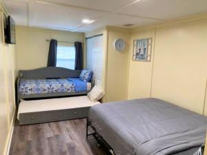 Entire Punta Gorda Home Sleeps 7 Close to US-41 & I-75