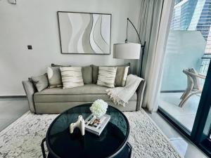 Stylish 1br Merano Tower Pool Parking