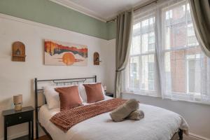 Hoole - Spacious Victorian House - Free Parking - Sleeps 8