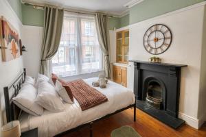 Charming Victorian Home 6 Beds Crew Welcome Parking Included