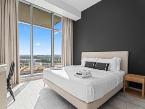 Chic City Escape - 2BR Plus Guest Room at Atria, Business Bay