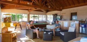 Campings Camping 3 etoiles - Piscine - ccahich : photos des chambres