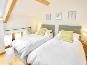 The Oak Stall - Uk11023