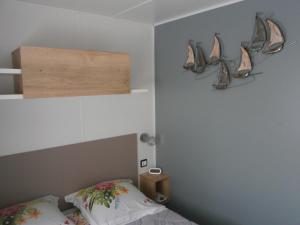 Campings Mobilhome 3 chambres tout confort, proche de la plage : photos des chambres