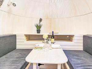 Holiday Home Tiny Haus Vierseenblick Nummer 1 by Interhome