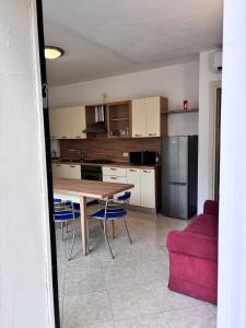 3 min to Beach Apartment with Patio AC - Il Lupo Affitta
