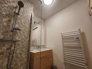 Charmant T2 cabine exposé Ouest avec parking couvert - FR-1-629-148