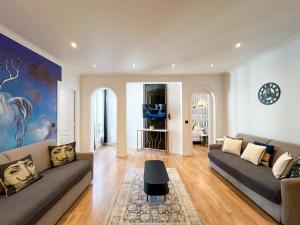 105 - Urban Haussmann Opera