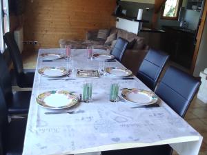 Chalets Chalet montagnard confortable a Super Besse avec grand terrain et parking prive - FR-1-814-139 : photos des chambres