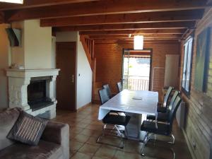 Chalets Chalet montagnard confortable a Super Besse avec grand terrain et parking prive - FR-1-814-139 : photos des chambres
