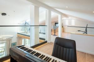 The Penthouse Harmony Beachfront with Hot Tub