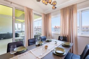 The Penthouse Harmony Beachfront with Hot Tub