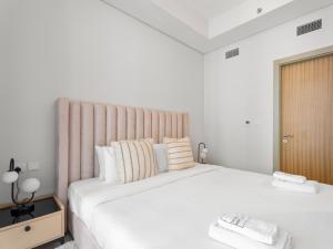 Aykon City 2BR - Sophisticated Living in Business Bay