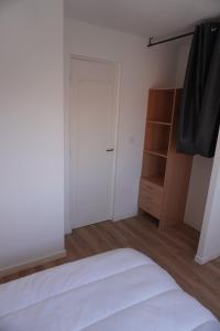 Appartements Le Dauphin du port : photos des chambres