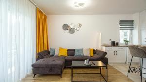 MoHost Blue - Sophisticated Retreat with Views