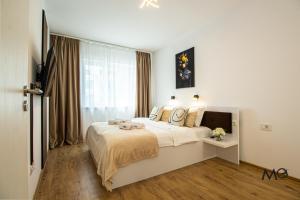 MoHost Blue - Sophisticated Retreat with Views