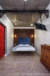 Loft with a swing and side sea view