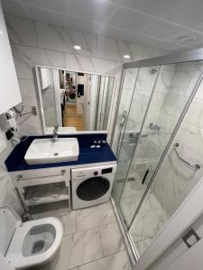 Apartment with sea view in Orbi City